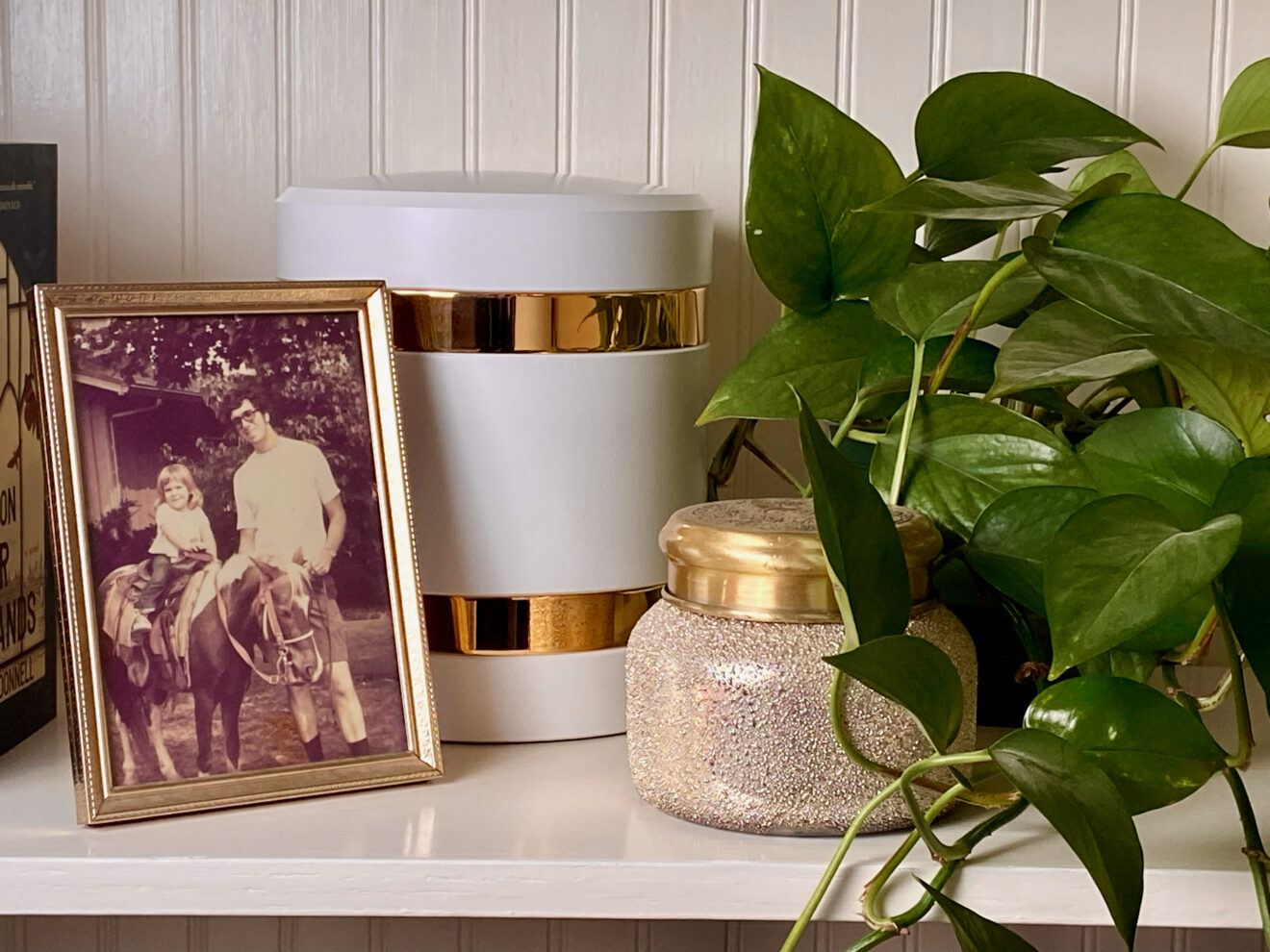 a picture of an Everkeep Memorials custom urn next to a photo of Andrea and her father Bruce