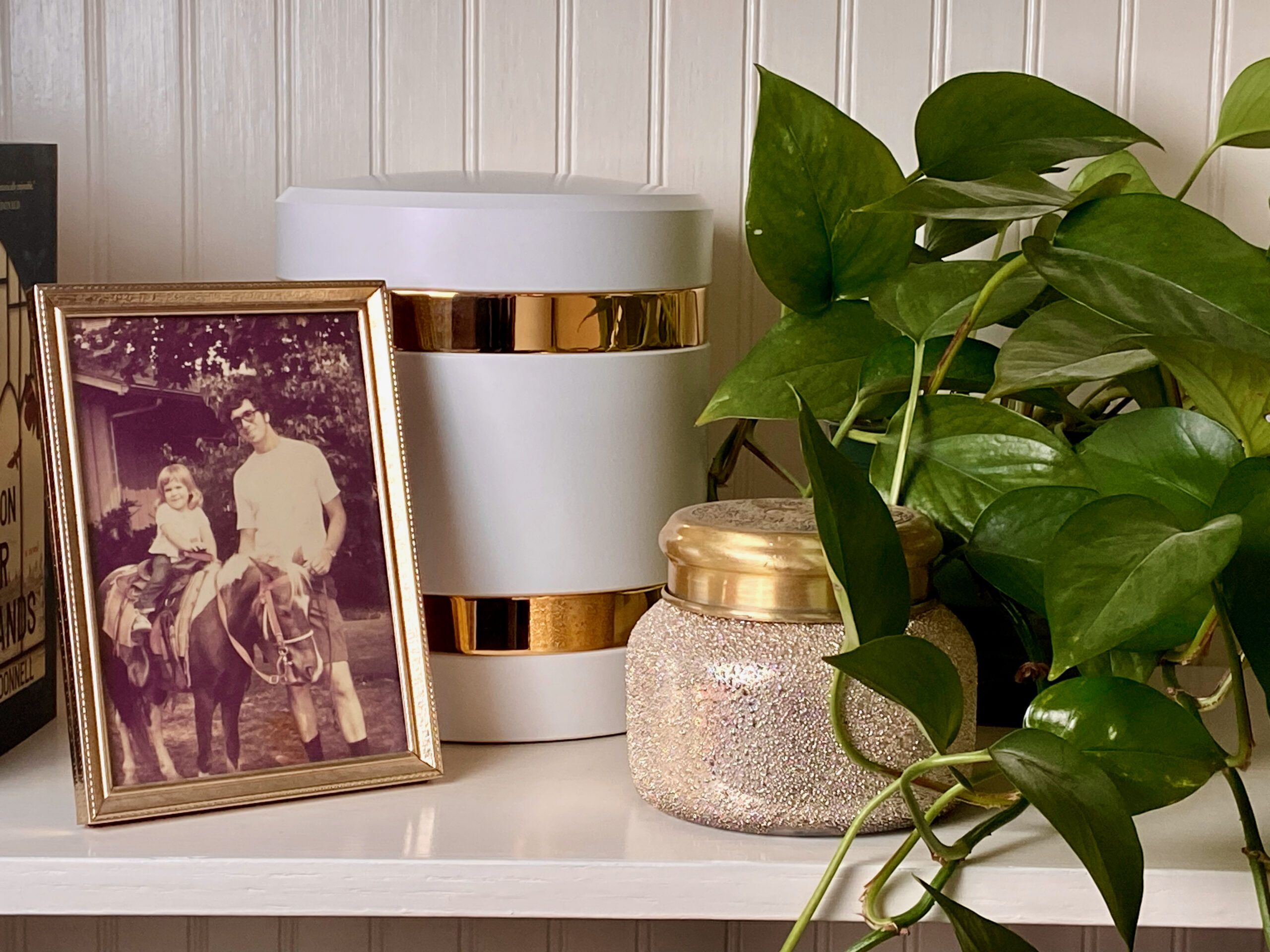 a picture of an Everkeep Memorials custom urn next to a photo of Andrea and her father Bruce